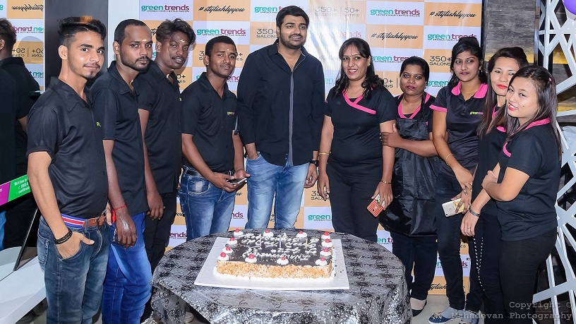  » Actor-comedian,Sathish graced the occasion and lit the  traditional lamp in the presence of the other  trends  Unisex Hair & Style Salon opens its 411th salon