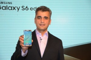 a PhotoCaption - Asim Warsi, Vice President, Marketing, IT & Mobile at Samsung India launches Samsung S6 edge +