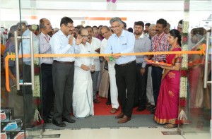 4.Mr & Mrs Srinivasa, CEO, Viveks, Lighting the Lamp