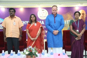 Mathew Hayden  with Sathyabama Students 1308201611