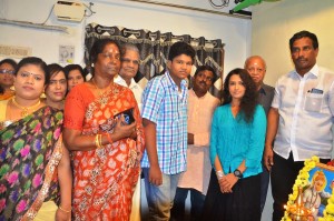 Irandu Rojakkal poojai still-21